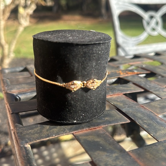 Bracelet with adjustable back - Picture 3 of 8